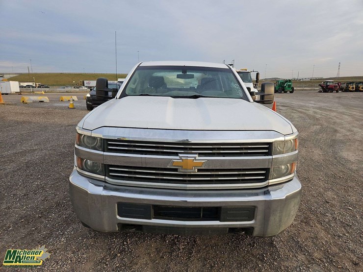 2015-chevrolet-silverado-2500hd-image-8