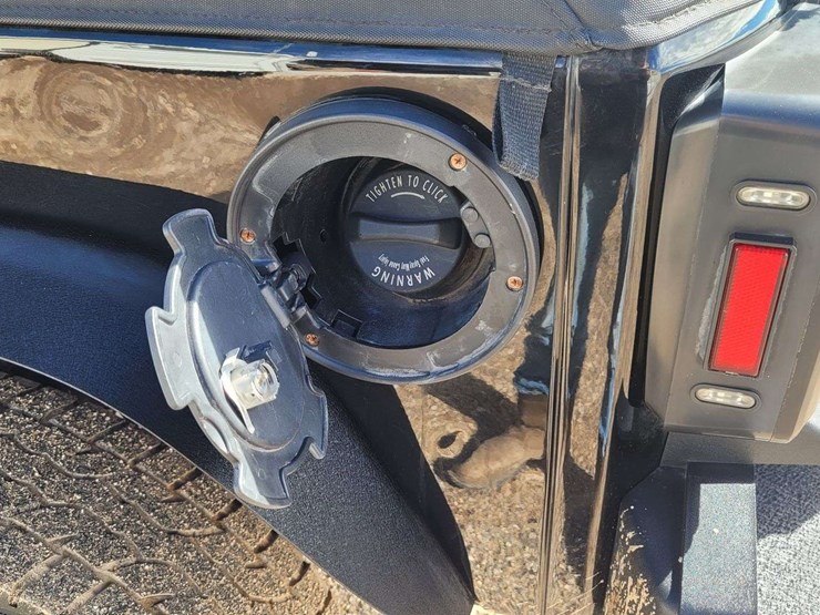 2015-jeep-wrangler-unlimited-sahara-image-7