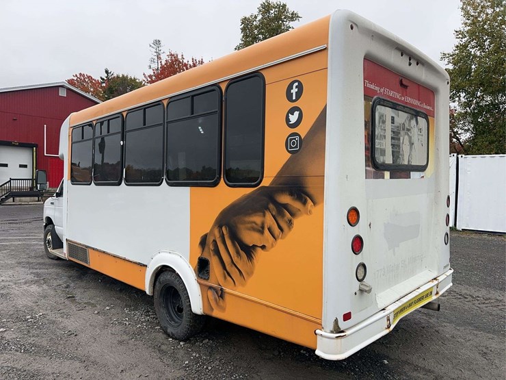 2017-ford-e450-image-7