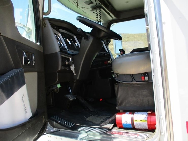 2014-kenworth-t800-image-8