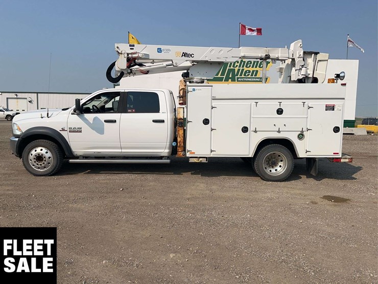 2015-ram-5500-4x4-s/a-bucket-truck-image-5