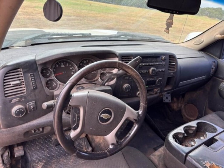 2010-chevrolet-2500-image-18