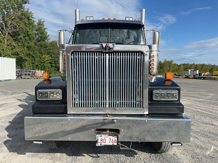 2015-western-star-4900sf-image-2