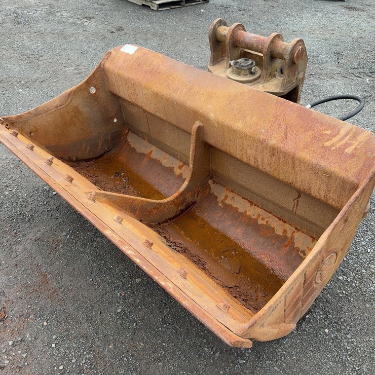 60” BUCKET FOR  EXCAVATOR