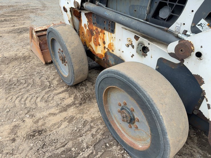 2008-bobcat-s220-image-13