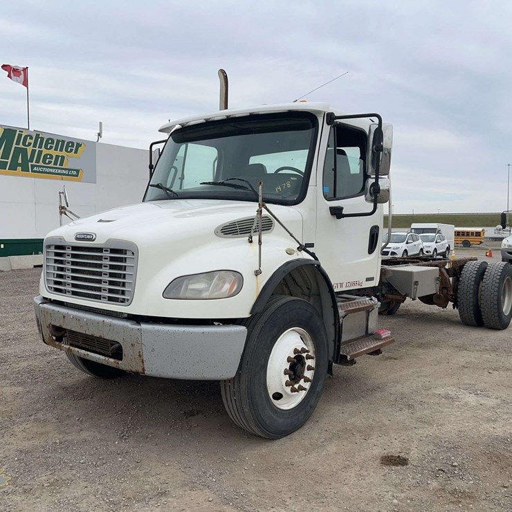 2009 FREIGHTLINER M2 106