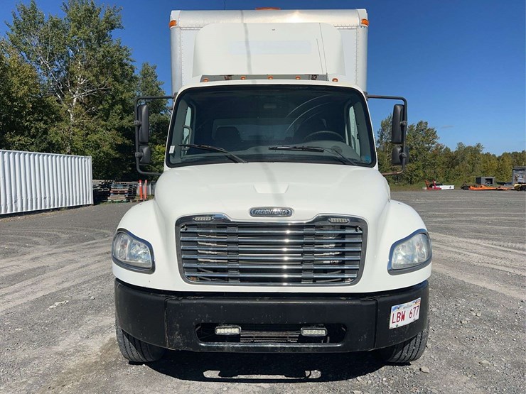 2005-freightliner-m2-106-image-2