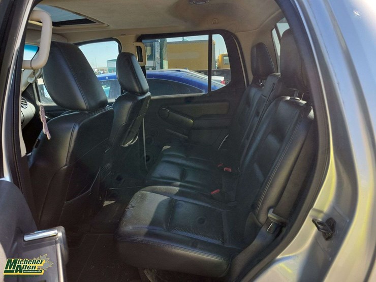 ford-explorer-sport-trac-image-22