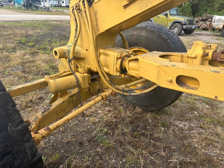 caterpillar-12-image-16