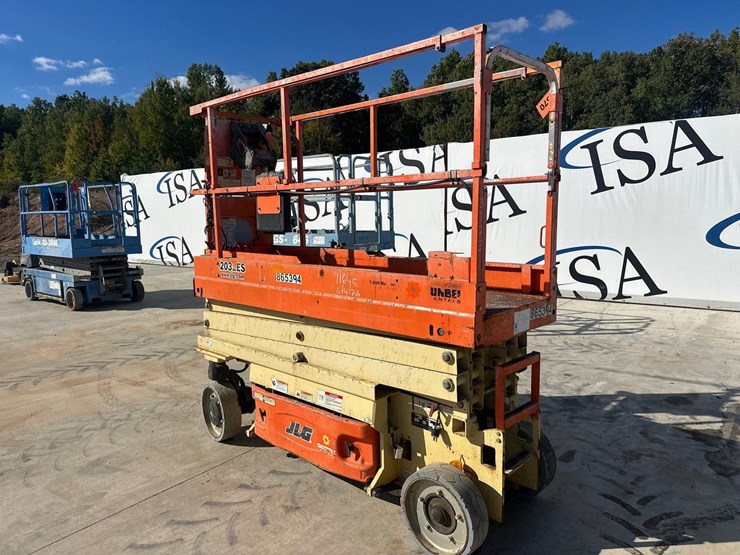 2016-jlg-2032es-image-3