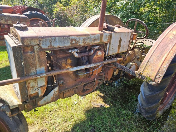 #2526-•-1935-case-cc-tractor-image-12