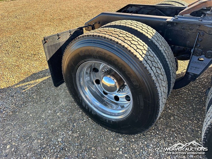 2011-kenworth-t800-image-62