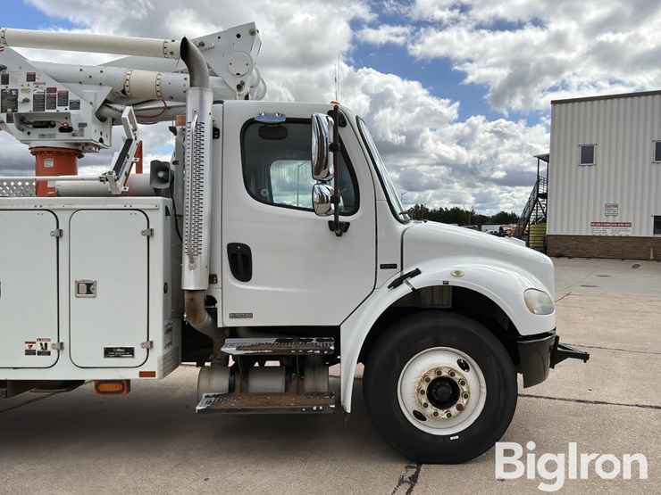 2007-freightliner-m2-106-image-18