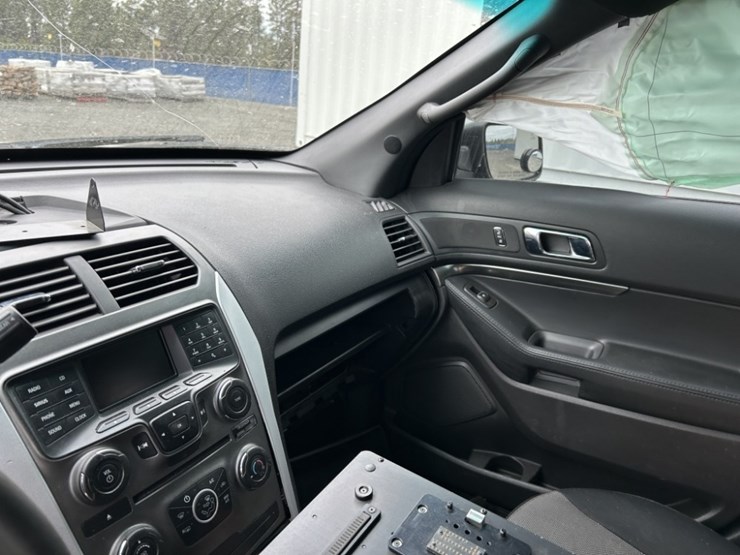2014-ford-explorer-image-13
