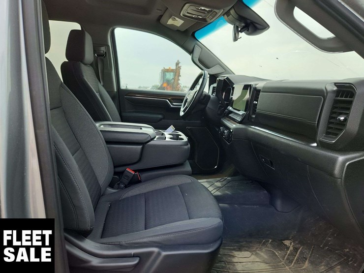 2023-chevrolet-silverado-1500-image-17