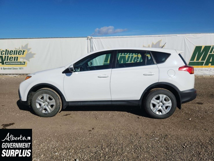 2015-toyota-rav4-le-image-5