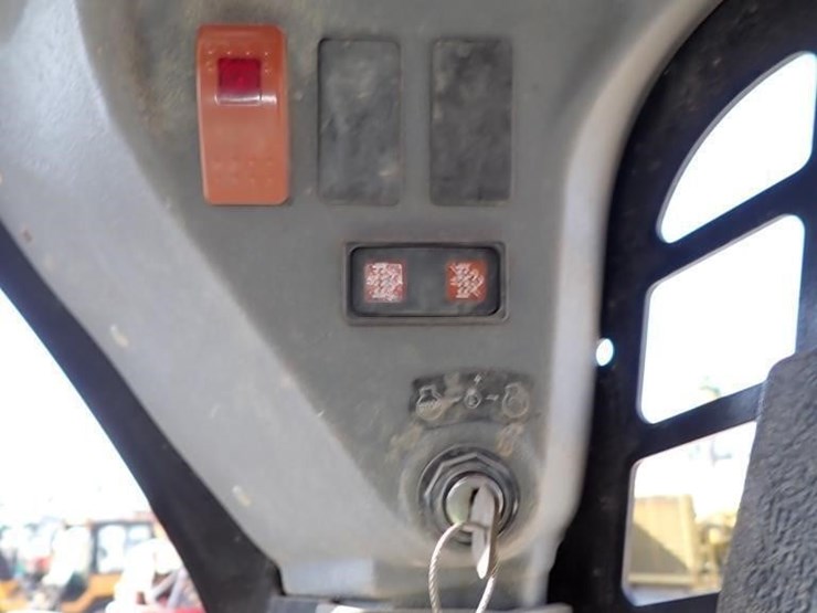 2019-mustang-1900r-skid-steer-loader-image-24