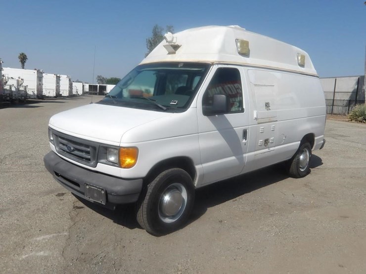 2003-utility-van-image-1