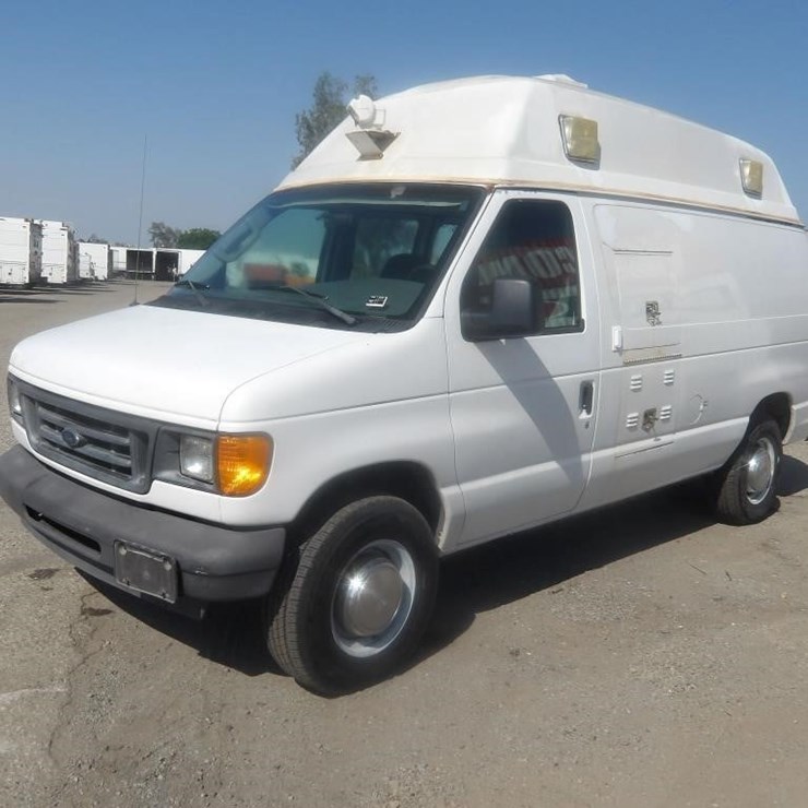 2003 UTILITY Van