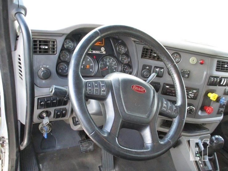 2016-peterbilt-579-image-14