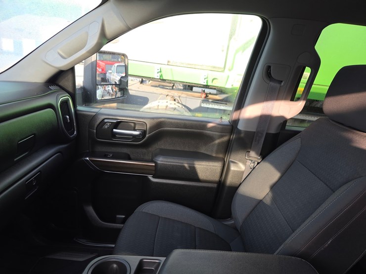 2022-chevrolet-2500-image-42