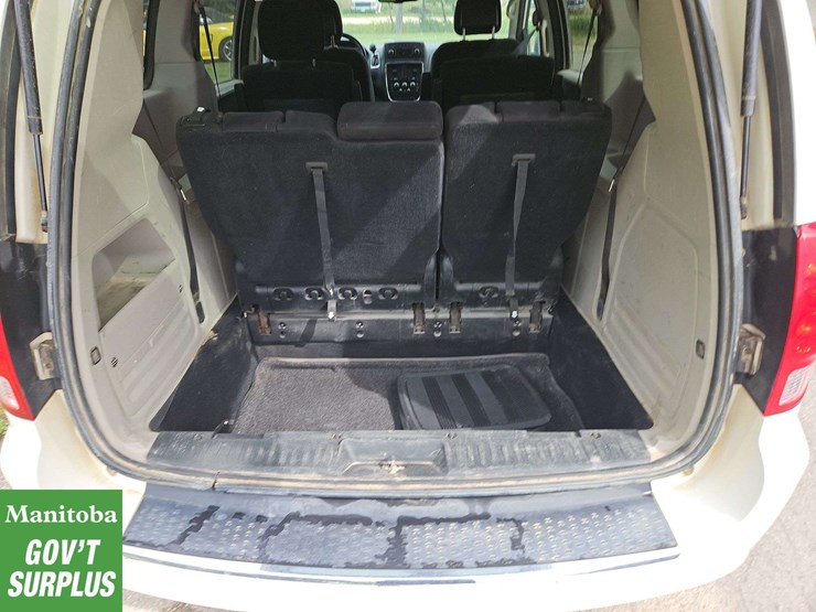 2011-dodge-grand-caravan-image-19