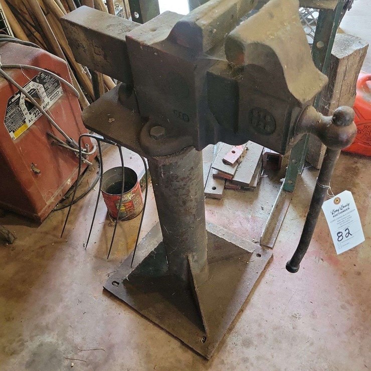 Heavy Duty Metal Vise Mounted on Steel Pedestal Stand