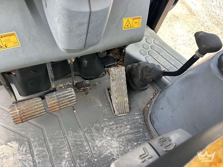2017-caterpillar-420f2-it-image-35