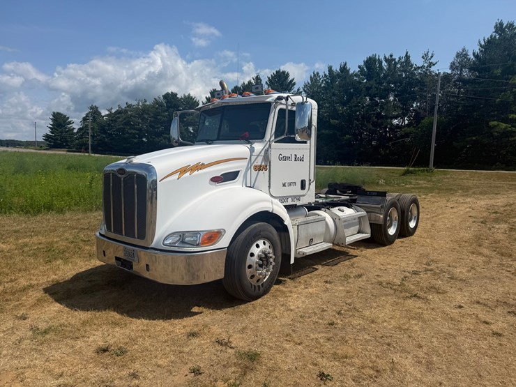 2012-peterbilt-384-image-1