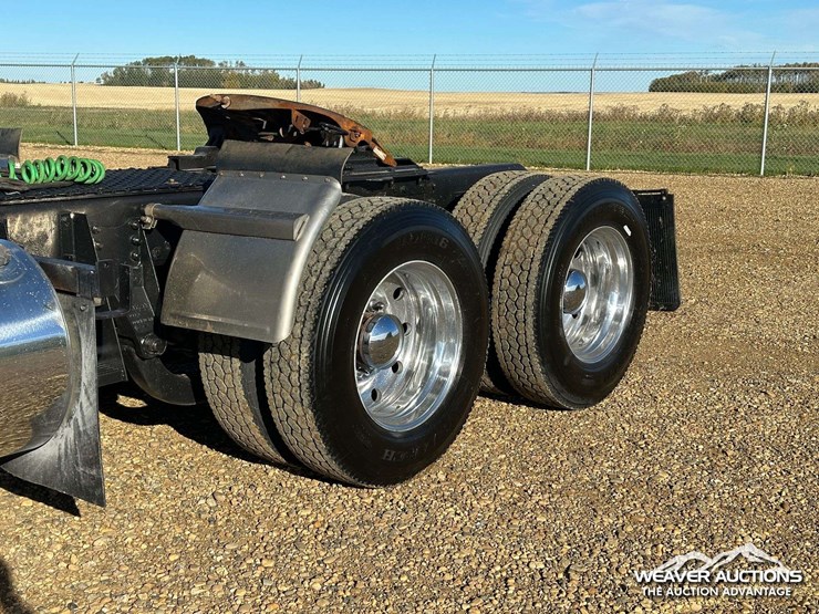 2011-kenworth-t800-image-53