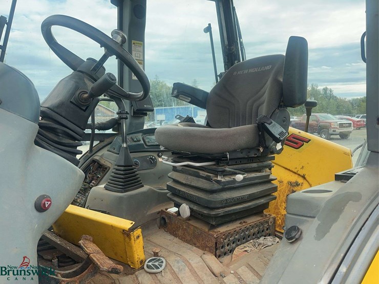 new-holland-b95-image-21