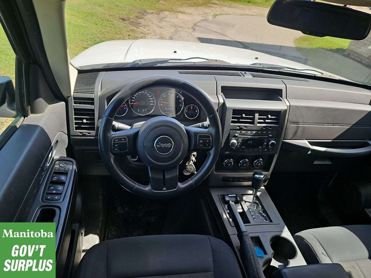 2012-jeep-liberty-image-19