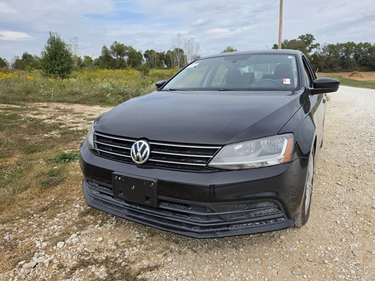 #25322-•-2017-volkswagen-jetta-passenger-car-image-1