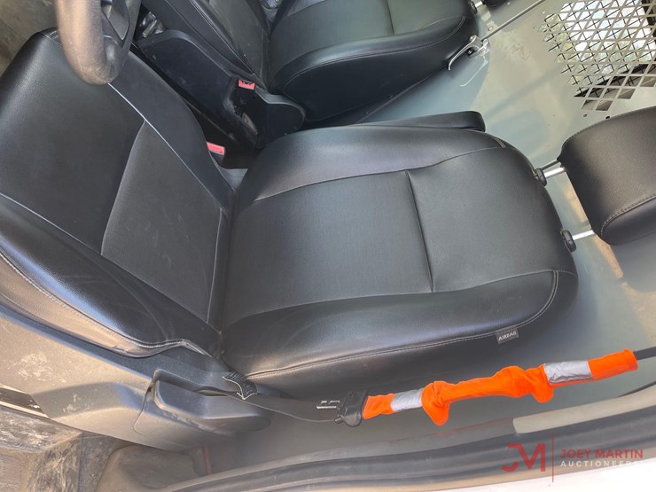 2020-ford-transit-250-van-image-8