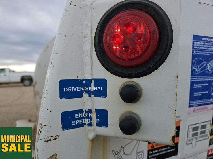 2019-freightliner-m2-106-image-30