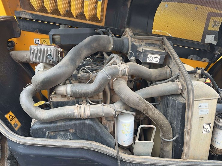 jcb-550-170-image-15