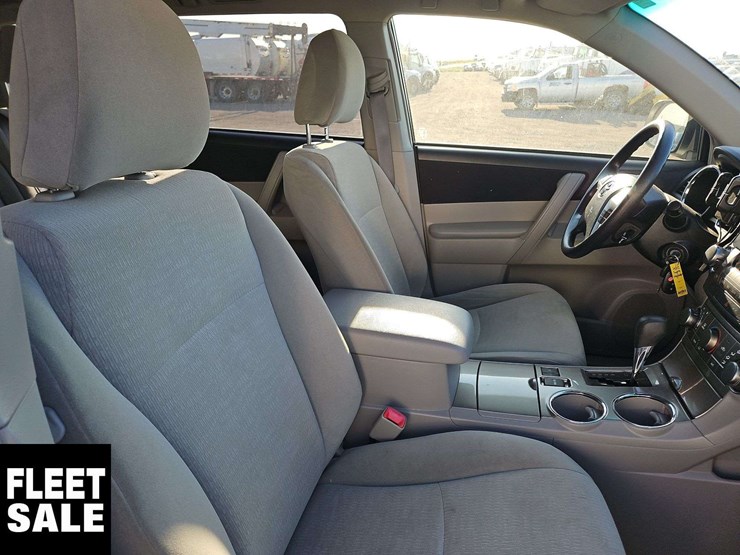 2012-toyota-highlander-hybrid-image-17