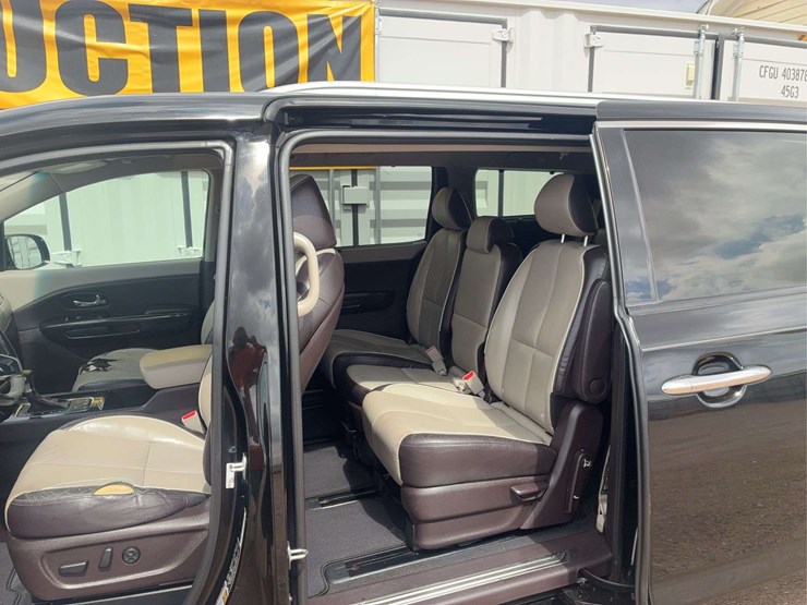 2017-kia-sedona-image-10