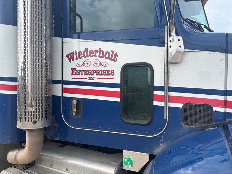 2014-peterbilt-384-image-29