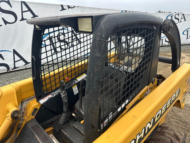 deere-240-image-26