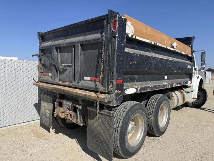 2018-freightliner-m2-dump-truck-image-2
