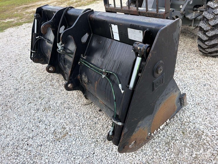 caterpillar-216-image-6