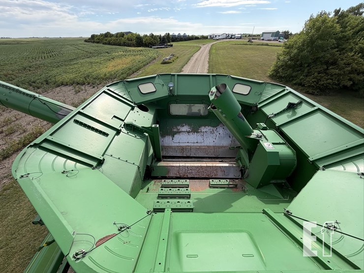 2011-john-deere-9770-sts-image-110