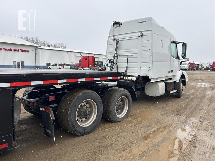 2015-volvo-vnm62t630-image-5