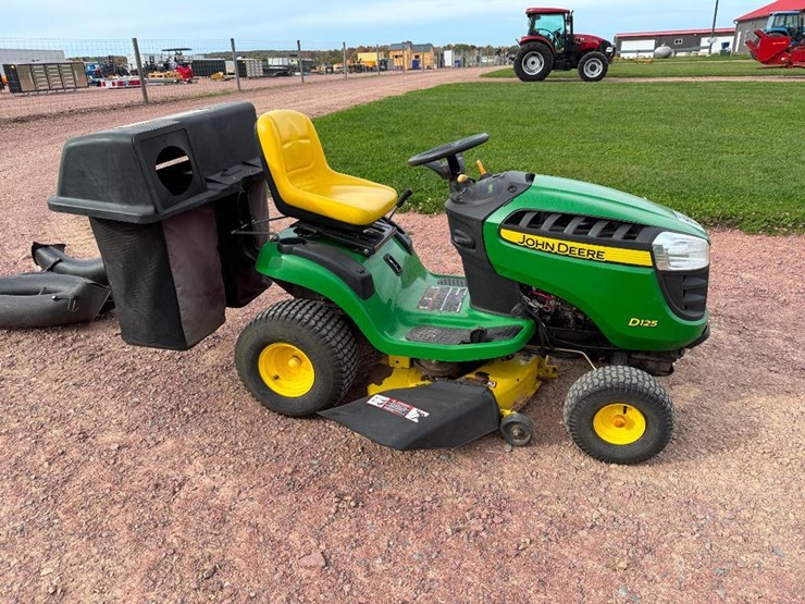 2014-john-deere-d125-image-1