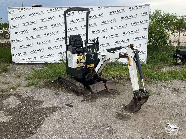 2021-bobcat-e10-image-2