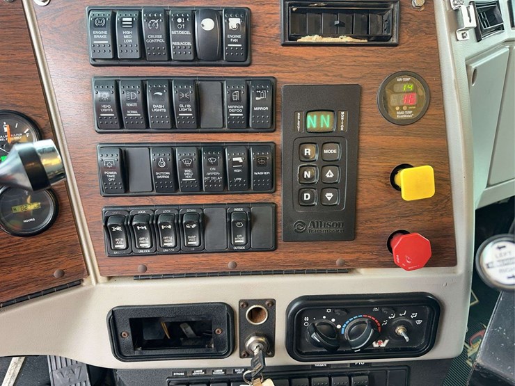 2016-western-star-4700sf-image-27
