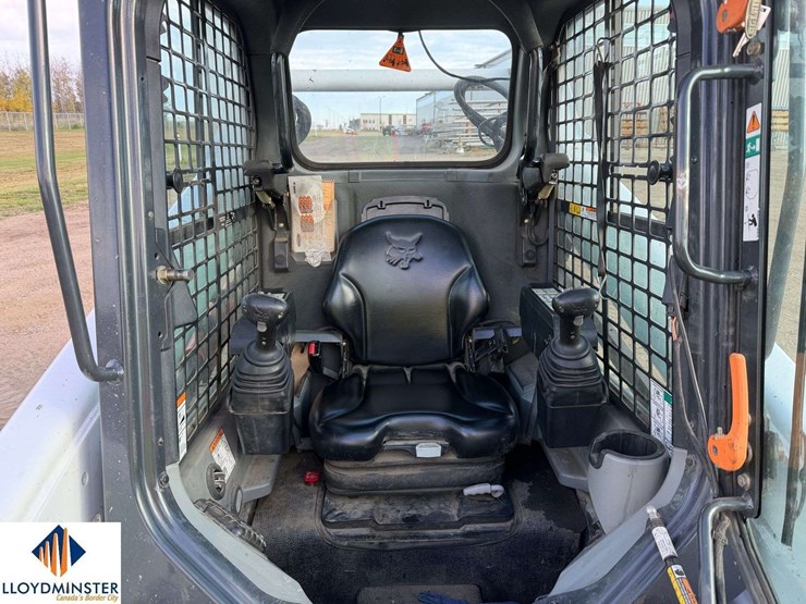 2015-bobcat-s570-image-15