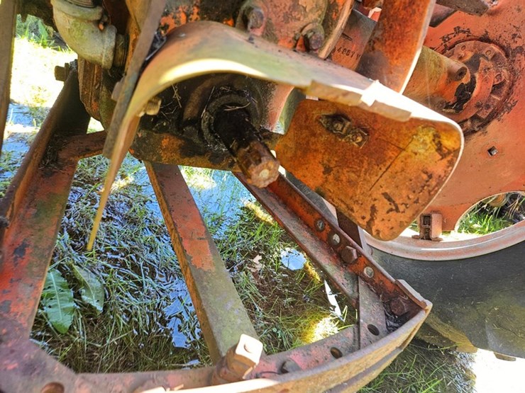 #2528-•-cockshutt-f3-tractor-image-17
