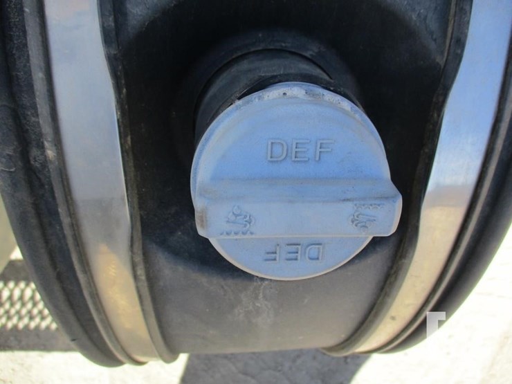 2016-peterbilt-579-image-25
